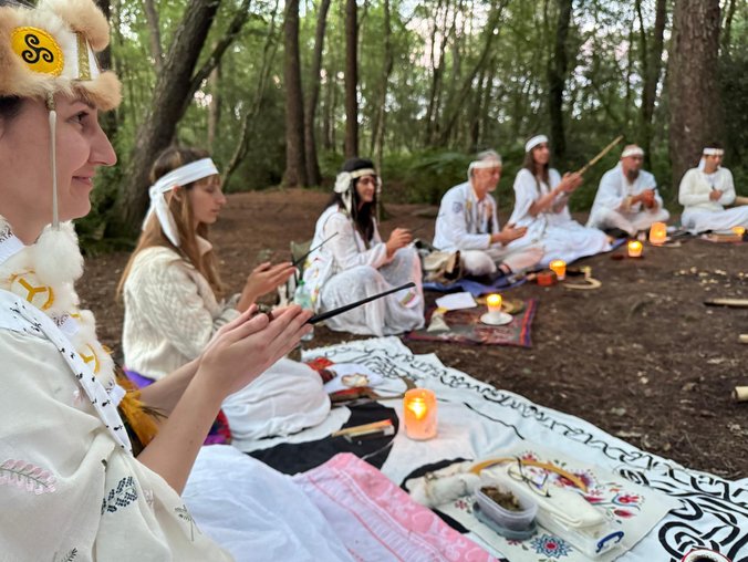 Participants réunis dans la nature lors d’un précédent parcours